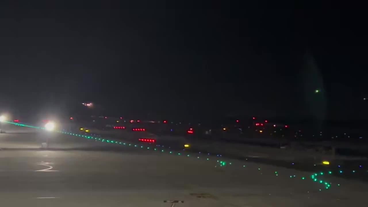 Təyyarə eniş edərkən alovlandı
