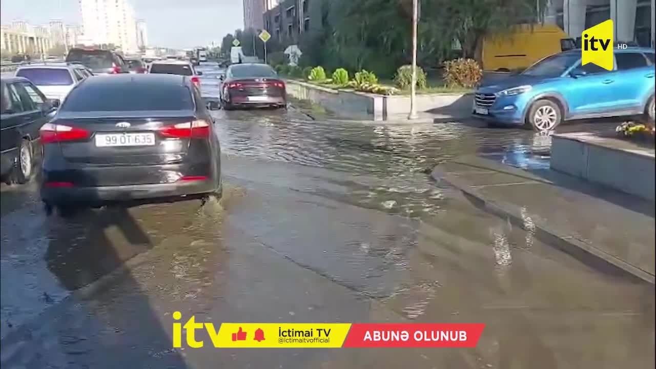Abşeronda yağışdan sonra yolu su basdı