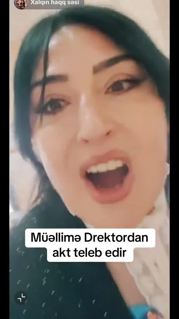 Müəllim direktorun otağında canlı yayım açdı