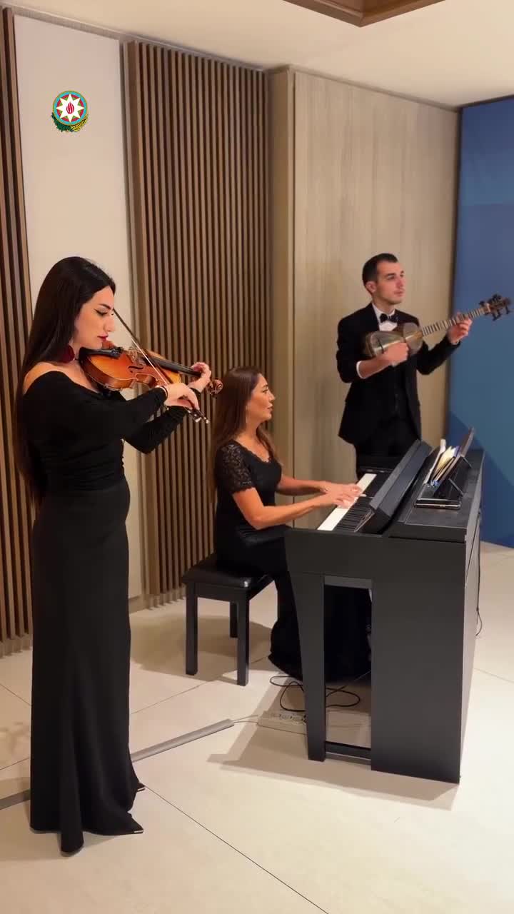 Prezidentin sosial şəbəkə hesablarında forumun açılışı videosu