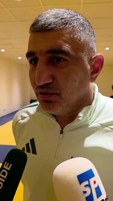 "Futbolçular acqarına məşqə gəlirlər"