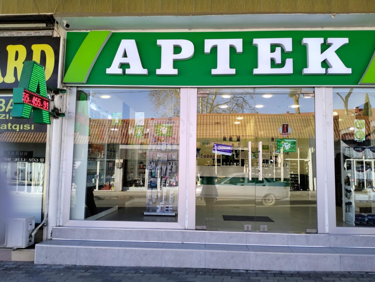 Bakıda qaraçılar aptekdən təzyiq və şəkər aparatı oğurladılar 