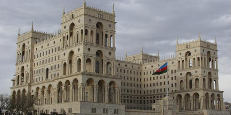 Sənət adamları Mədəniyyət Nazirliyi ilə üz-üzə: Kim haqlıdır?