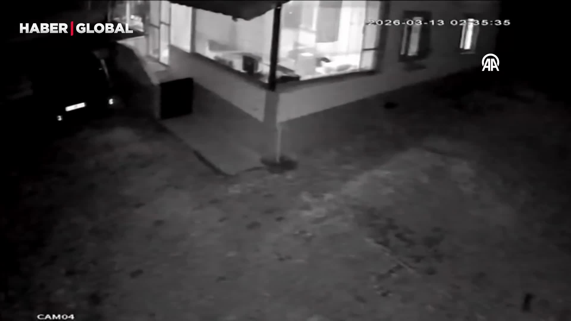 Zəlzələnin dəhşətli anları kamerada: