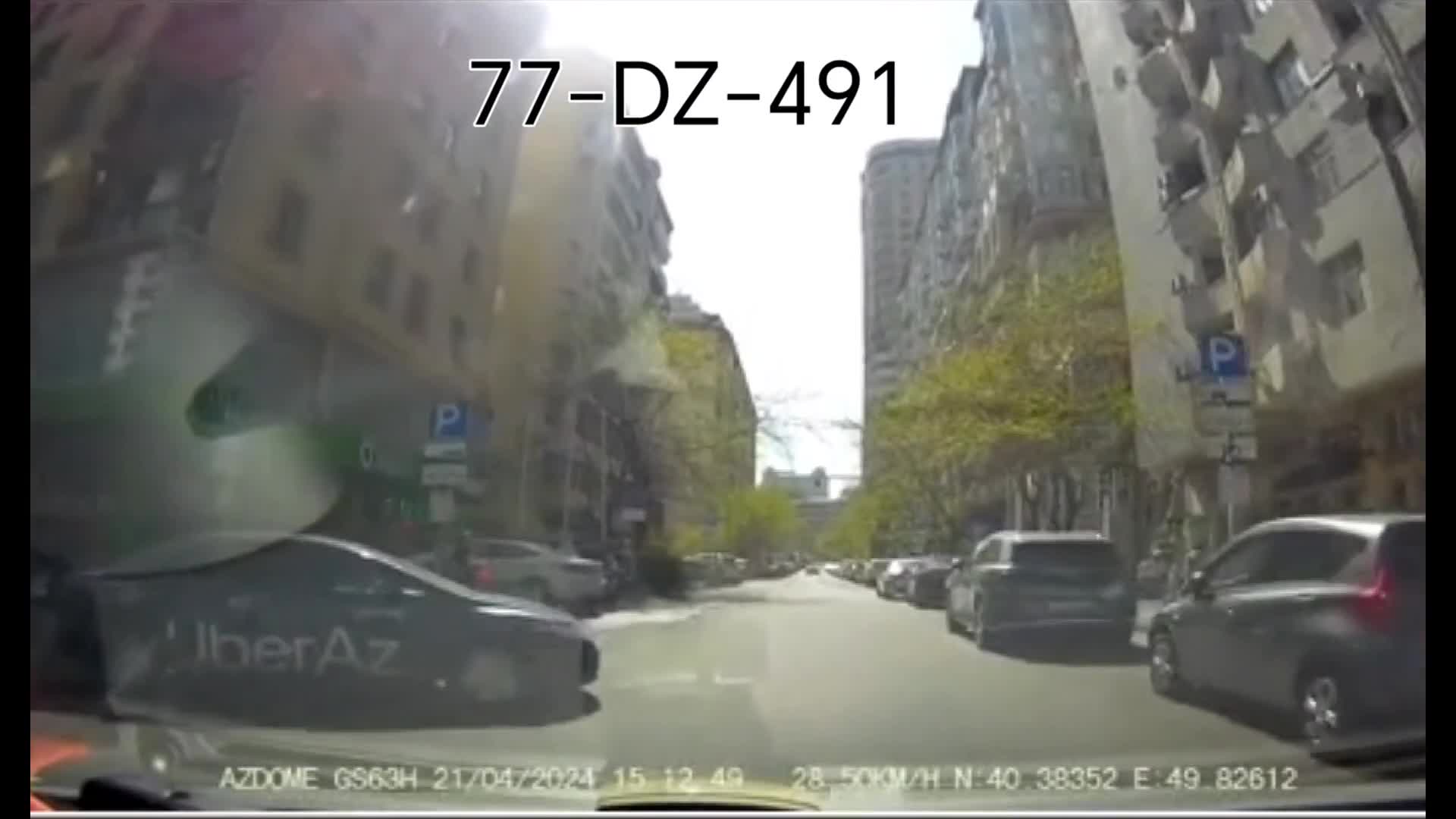 Bakıda "Uber" sürücüsü qəza törədib qaçdı