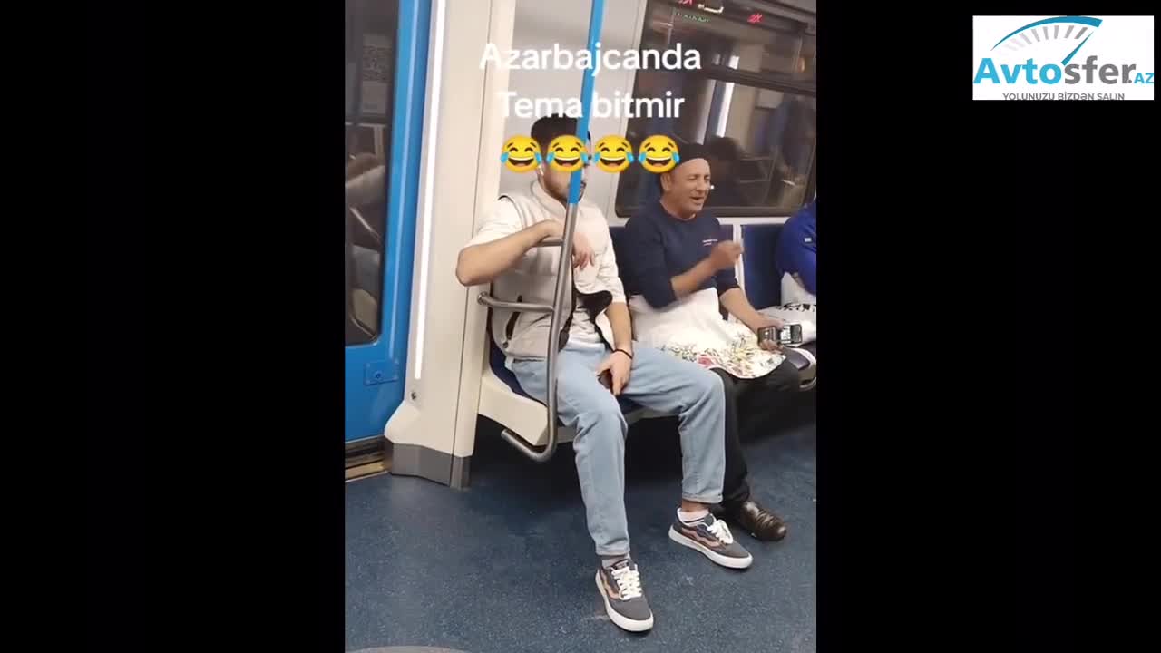 Metroda yaşlı kişi geyimi və hərəkətləri ilə diqqət çəkdi 