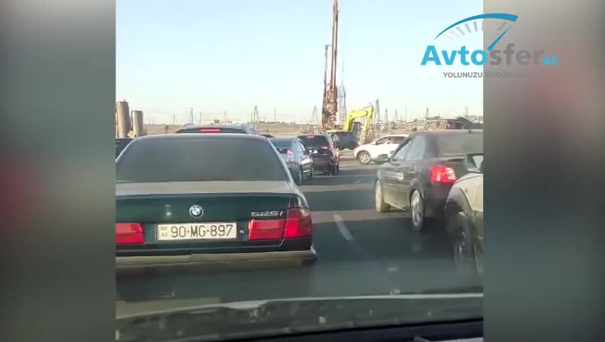 Dairəyə “protiv” girən sürücülər tıxac yaradır – VİDEO