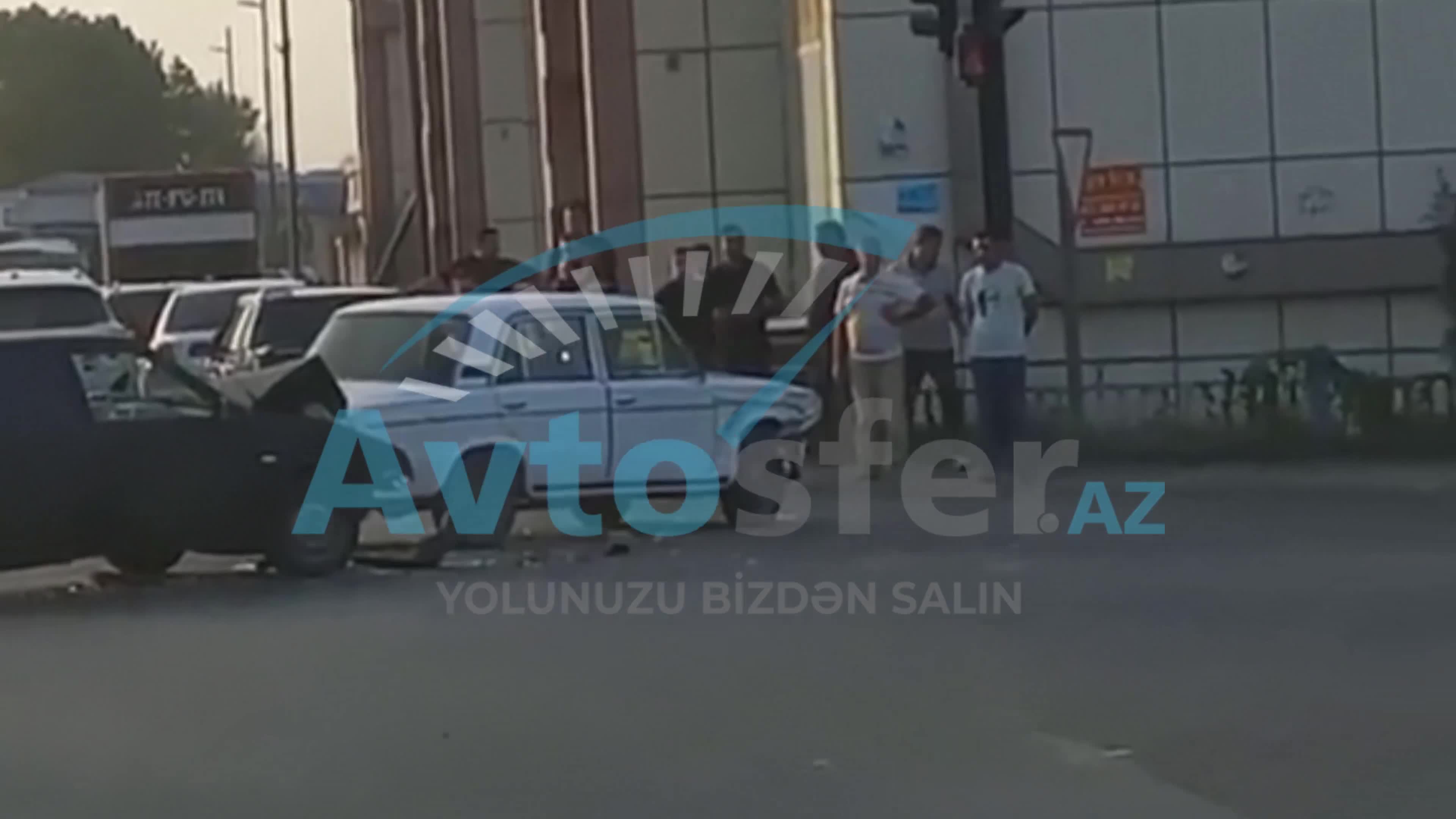 Xaçmazda iki “VAZ” bir-birinə çırpıldı, xəsarət alan var