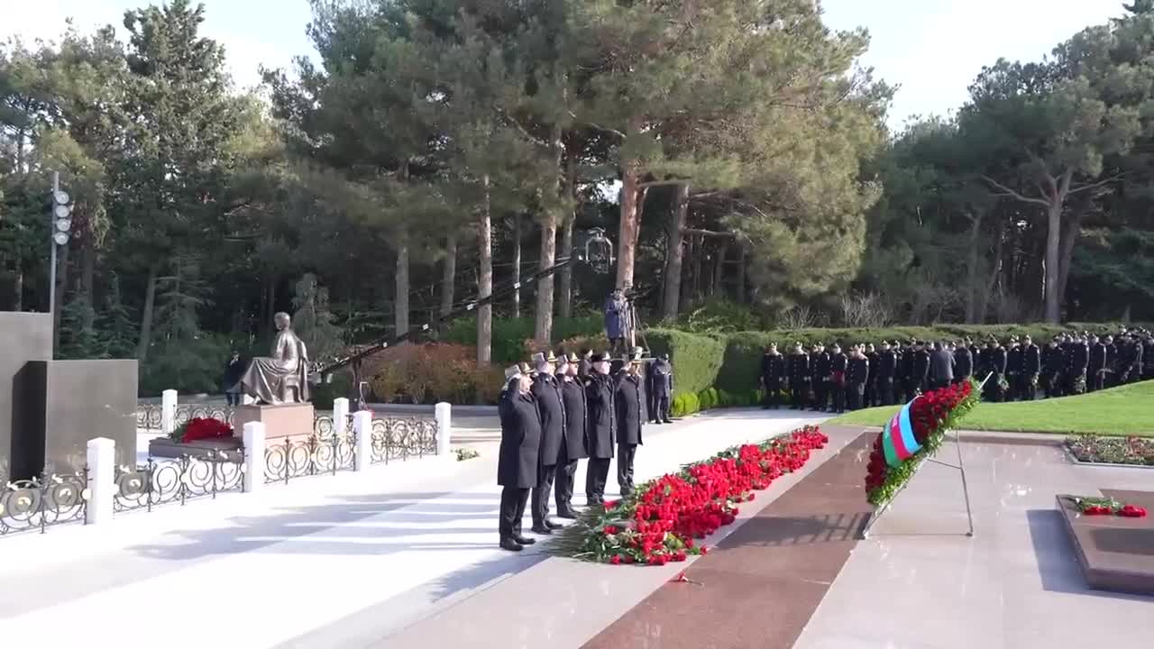 Polis əməkdaşları Ulu Öndəri andılar