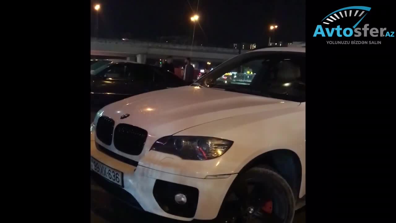 “BMW”ni avtobus dayanacağında park etdi