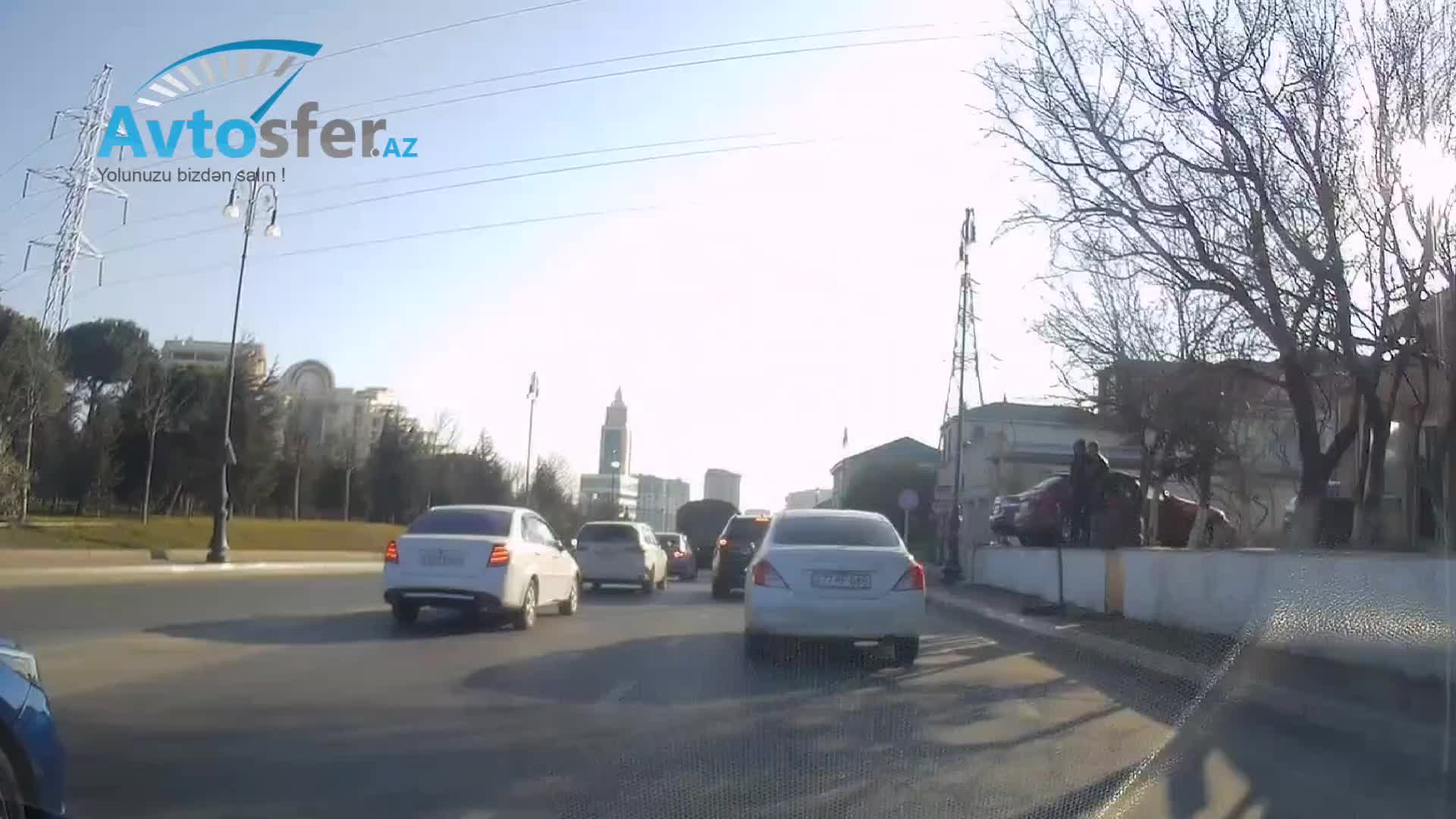 Sağ zolağı zəbt edən sürücü yolda sıxlığa səbəb oldu