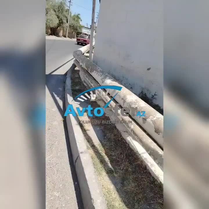 Maştağadakı bu yolda qaz boruları səkini tutub