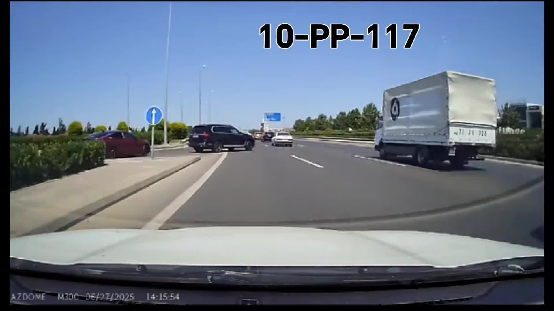 Geriyə düzgün dönməyən sürücü qəza şəraiti yaratdı