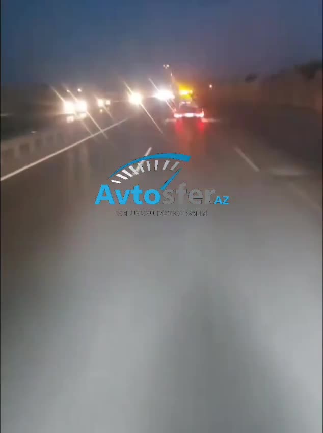 Sürücü evakuatorun işıqlarının yandırılmasına üsyan etdi