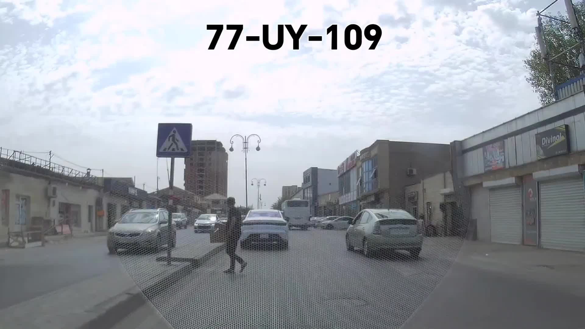 Bu sürücü heç bir keçiddə piyadalara yol vermədi