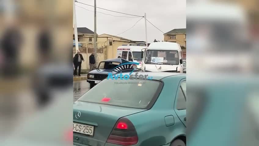 Sərnişin avtobusu ilə “VAZ” toqquşdu, bir nəfər yaralandı