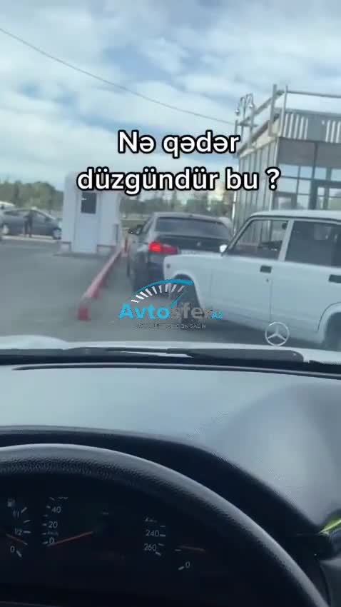 Maşın bazarına giriş ödənişli olub; sürücülər ŞİKAYƏT EDİR