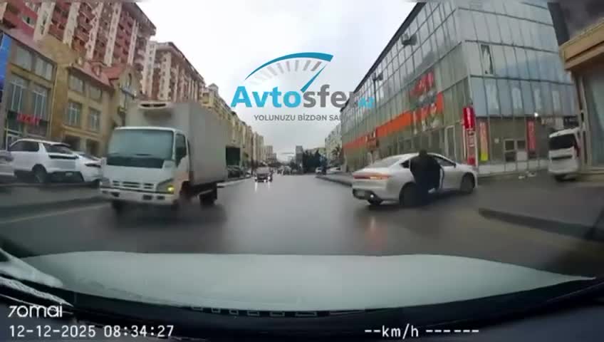 Prospektdə qayda tanımayan sürücü 