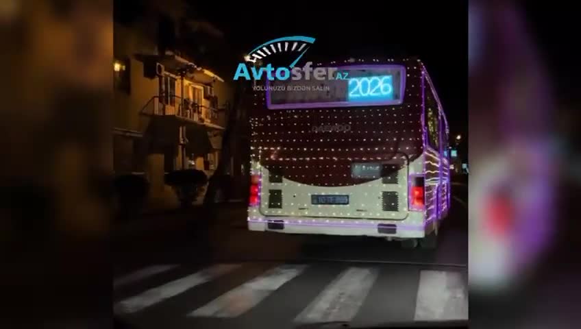 Bəzədilmiş “SantaBus” yenidən Bakı küçələrində