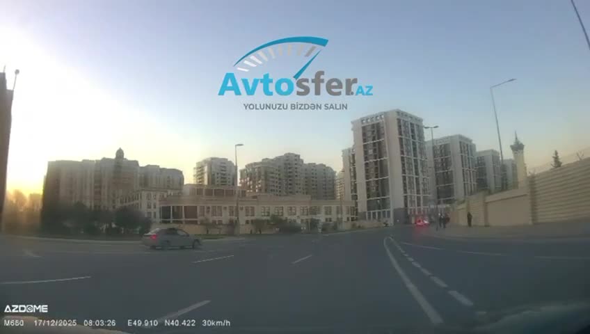 Bakıda sürücü dairəyə əks istiqamətdən daxil oldu 