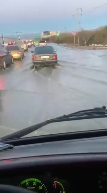 Bakının bu küçəsini su basıb