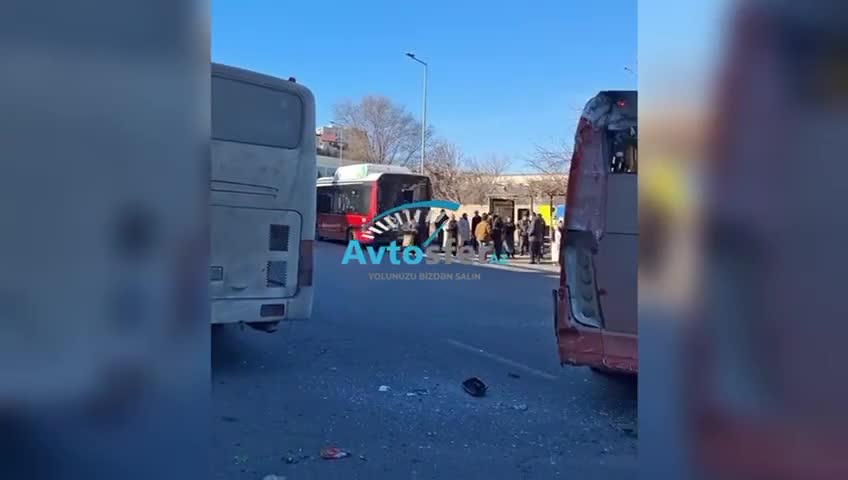 Bakıxanovda üç avtobus toqquşdu, xəsarət alanlar var