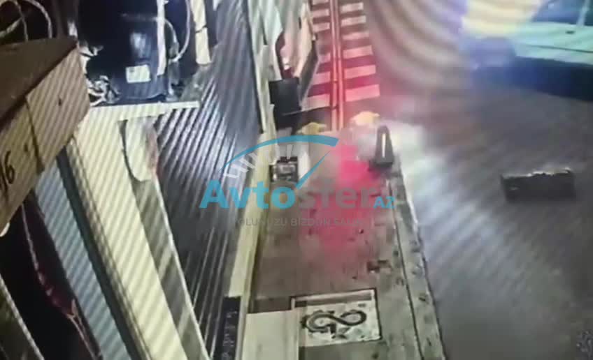 Yolayrıcında motosikleti vuran sürücüsü hadisə yerindən qaçdı