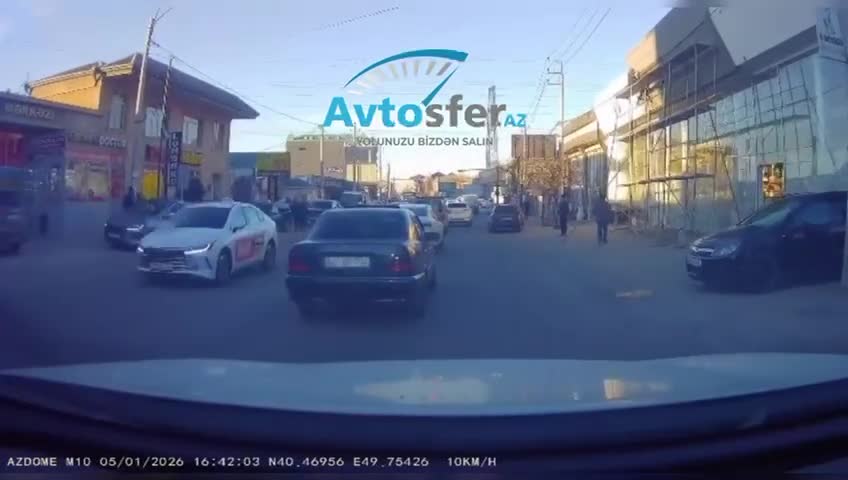 Qayda pozan sürücü təhlükə yaradıb qarşı tərəfi borclu çıxardı 
