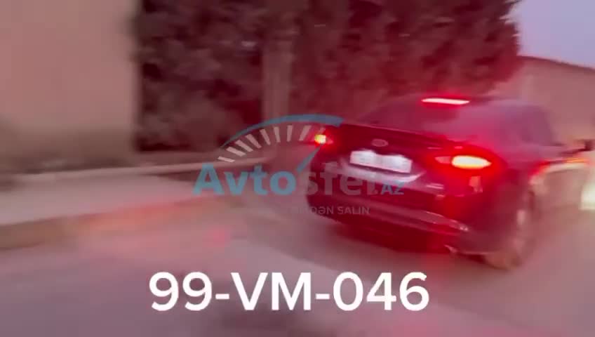 Tıxacda qabağa düşmək istəyən sürücülər yolu kəsdilər