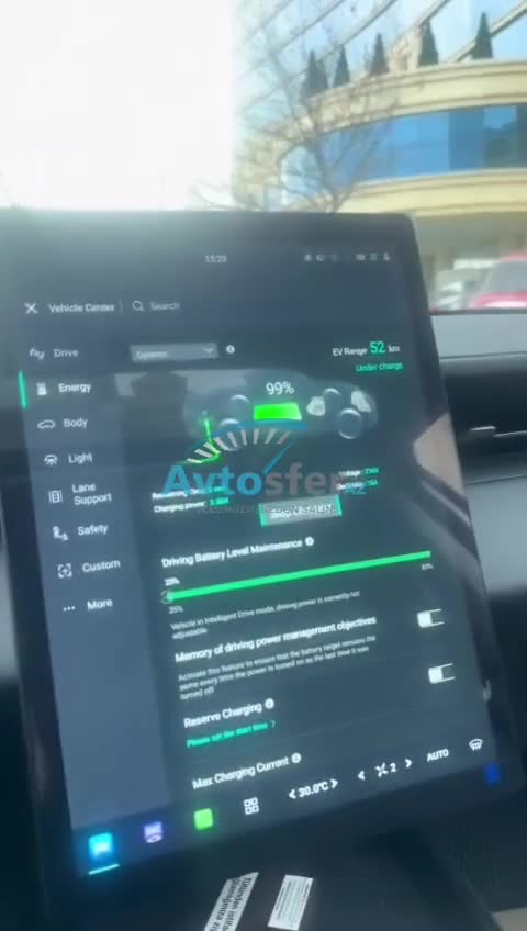 Elektromobilini şarj etdirmək üçün 2 saatdan çox gözləməli oldu