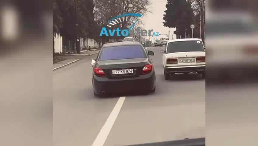  “Khazar”la qarşıdan gələn maşının sürüb “şou” göstərdi 