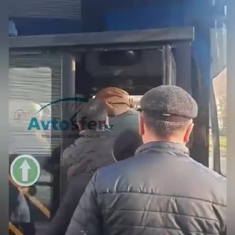 “BakuBus”ın sürücüsü sərnişinləri avtobusdan düşürtdü