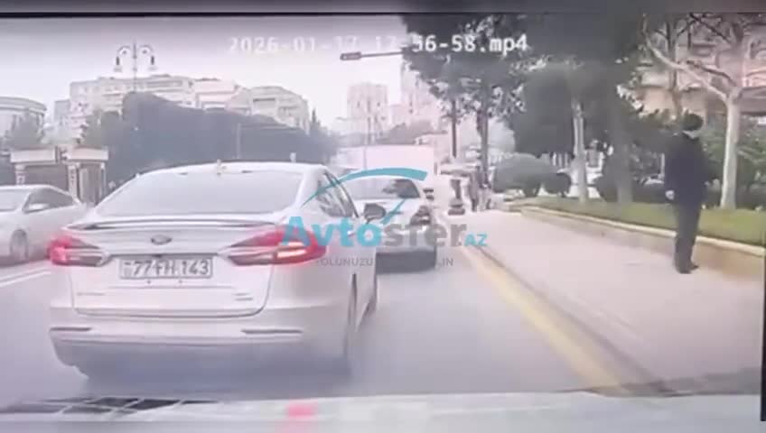 Zolağa necə gəldi girən sürücü qəza şəraiti yaratdı 