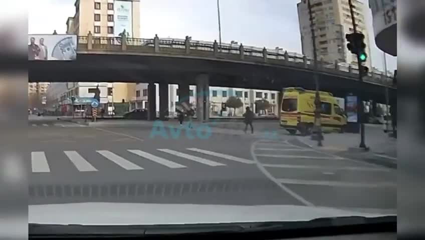 Keçidi görüş yerinə çevirən piyadalar hərəkəti ləngitdi