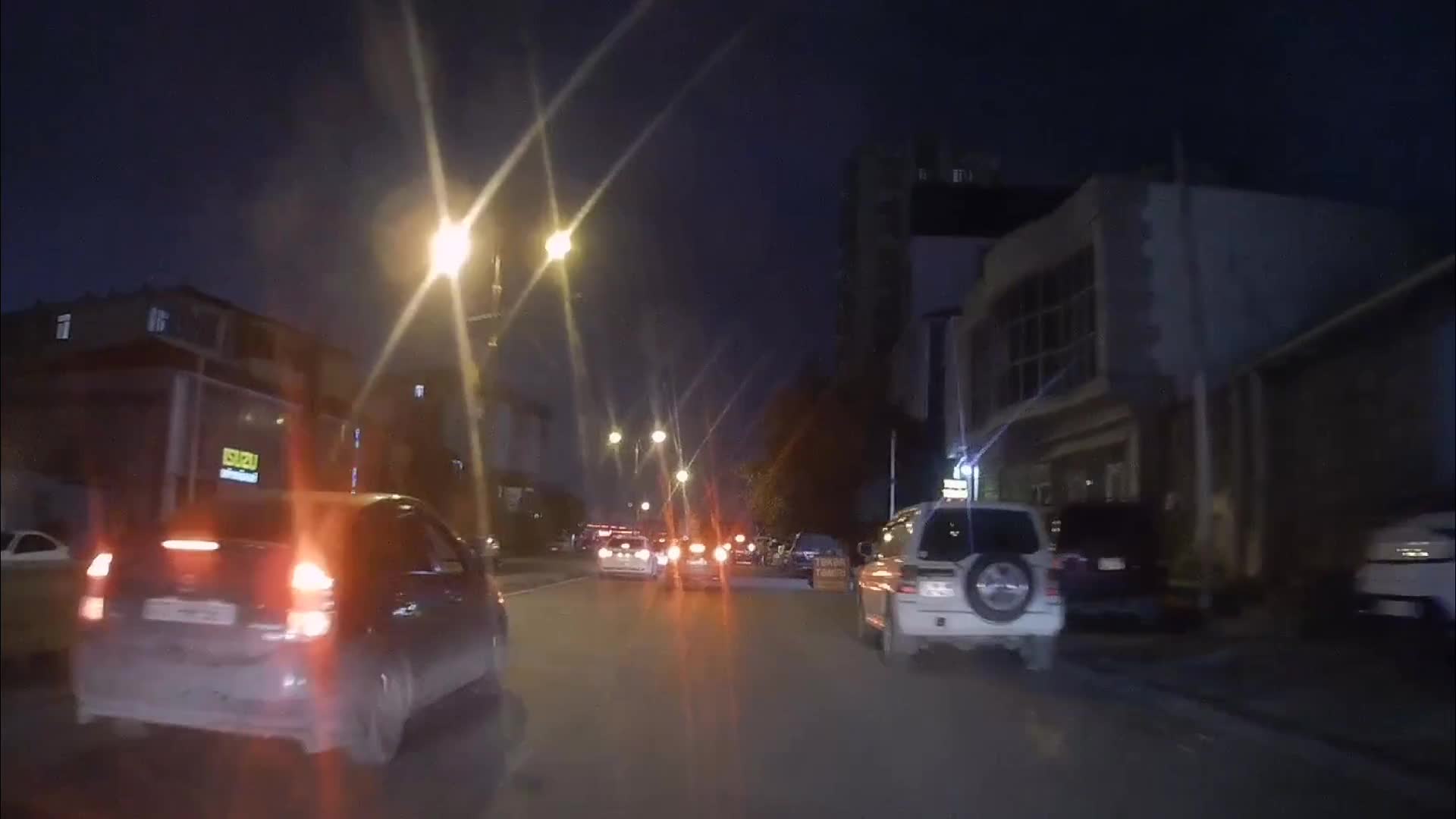 Sürücü 1 manatlıq müştəriyə görə yolda hərəkəti dayandırdı