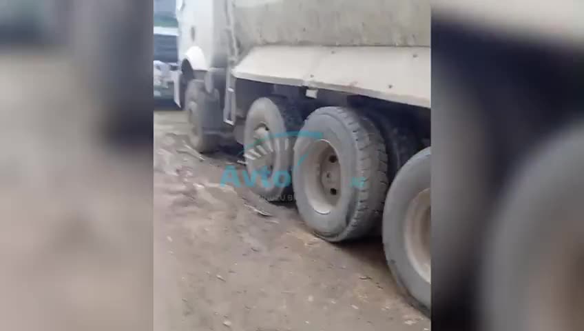 Avtobus dayanacağı yük maşınlarının parkinq yerinə çevrilib