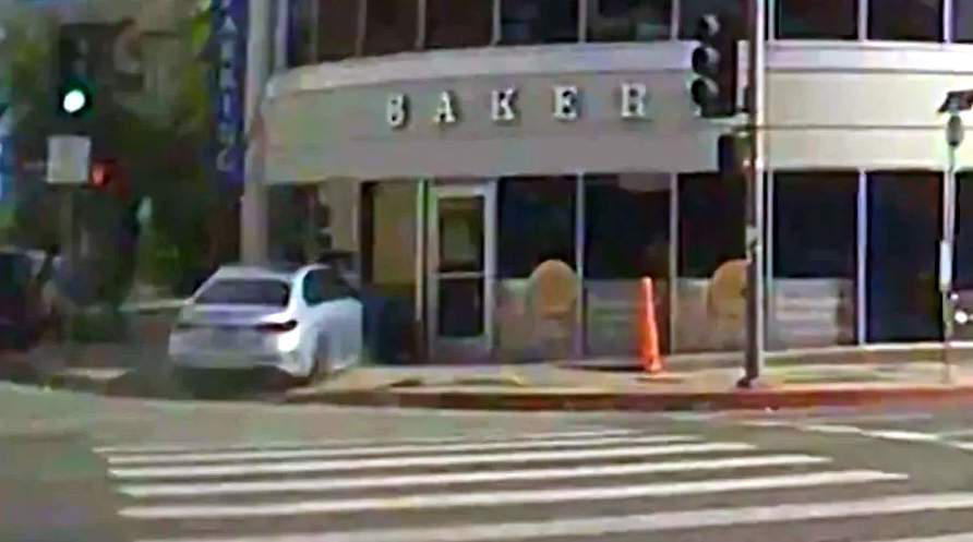 Qadın sürücü “Prius”la çörək sexinə girdi – 3 ölü, 6 yaralı