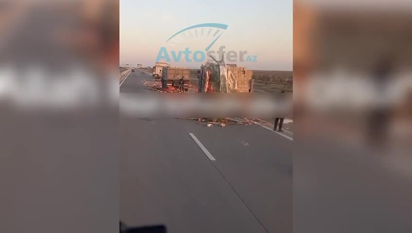 Bakı-Quba yolunda yük maşınları toqquşdu