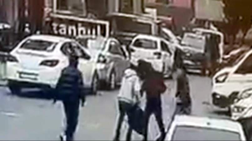 Bankdan pul çıxaranları qarət etdilər 