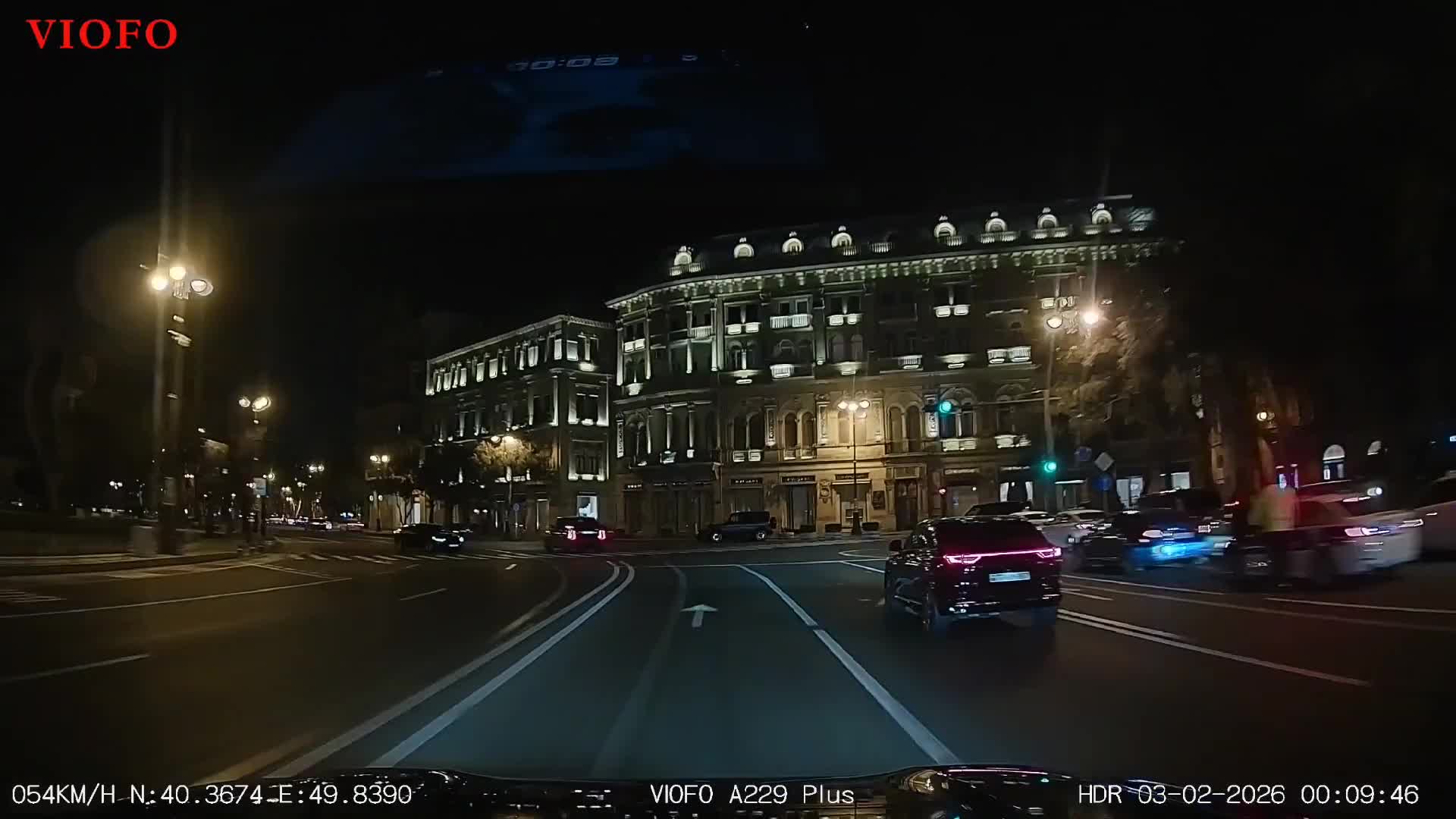 Şəhərin mərkəzində kobud qayda pozan sürücü