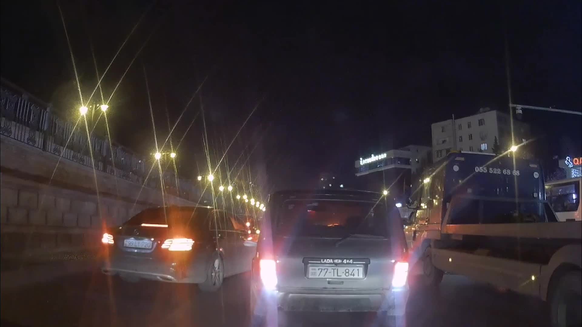 Tormoz işıqlarına müdaxilə edən sürücü göz çıxartdı