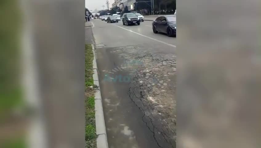 Təmir edilən yol yenidən yararsız vəziyyətə düşüb