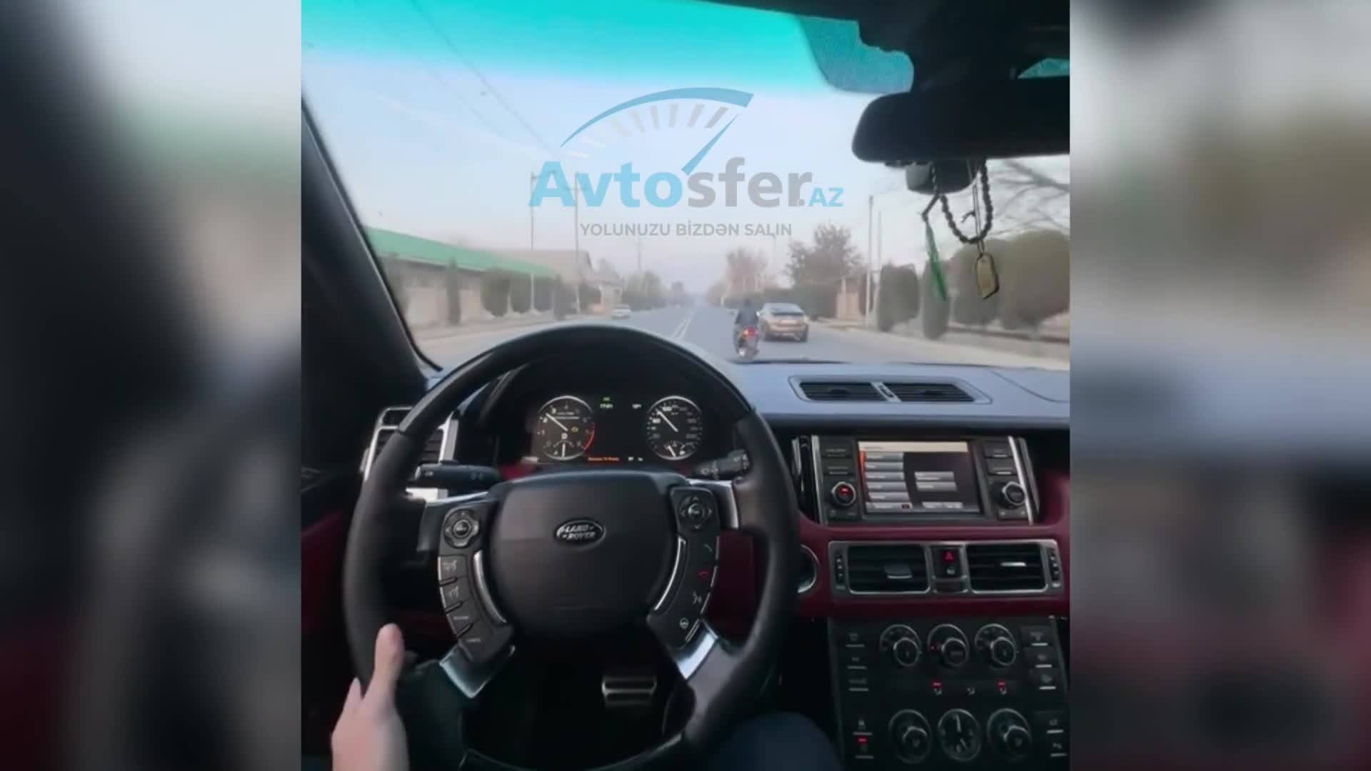 Əks zolağa çıxıb “Range Rover”lə boş yolda şou göstərdi