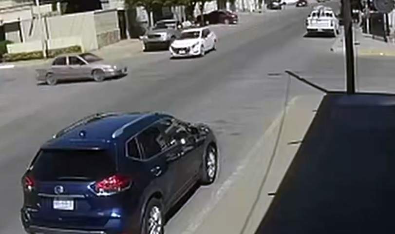 Qadın sürücü qayda pozub qəza törətdi