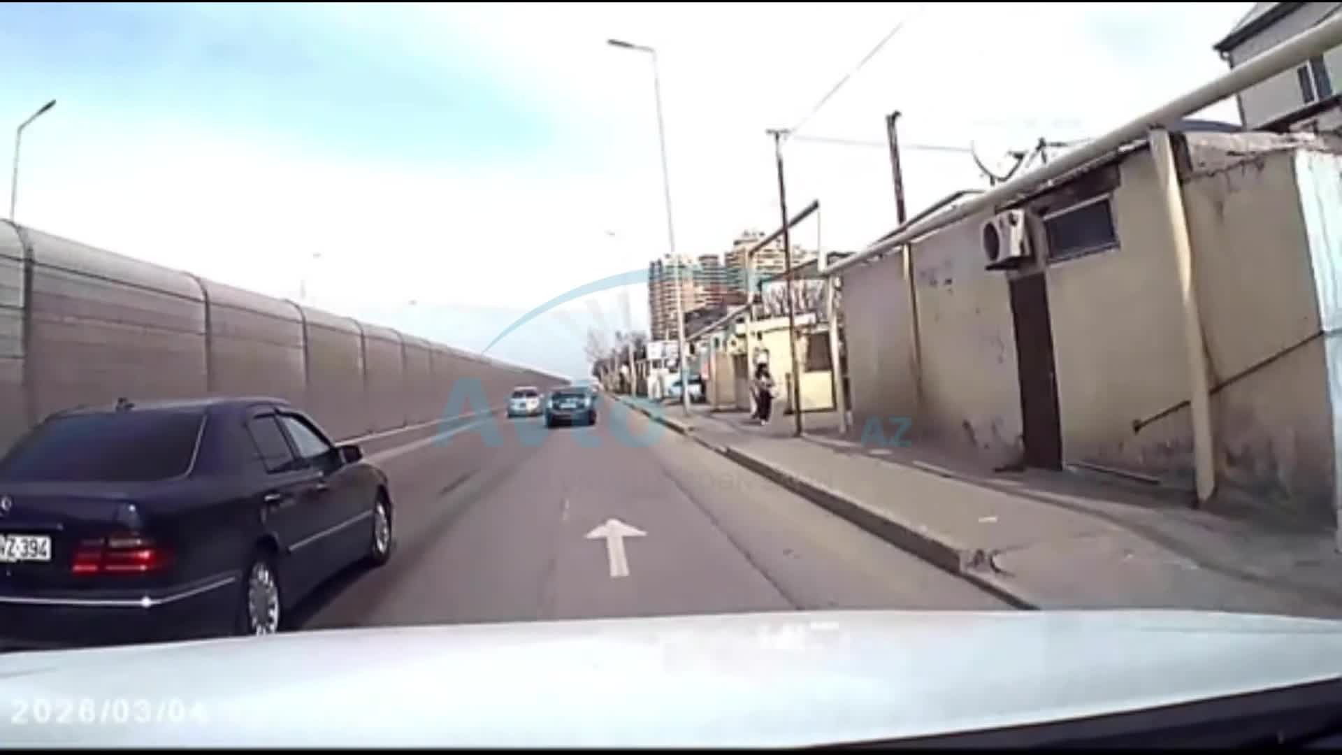 Sürücü az qala zəncirvari qəza törədəcəkdi