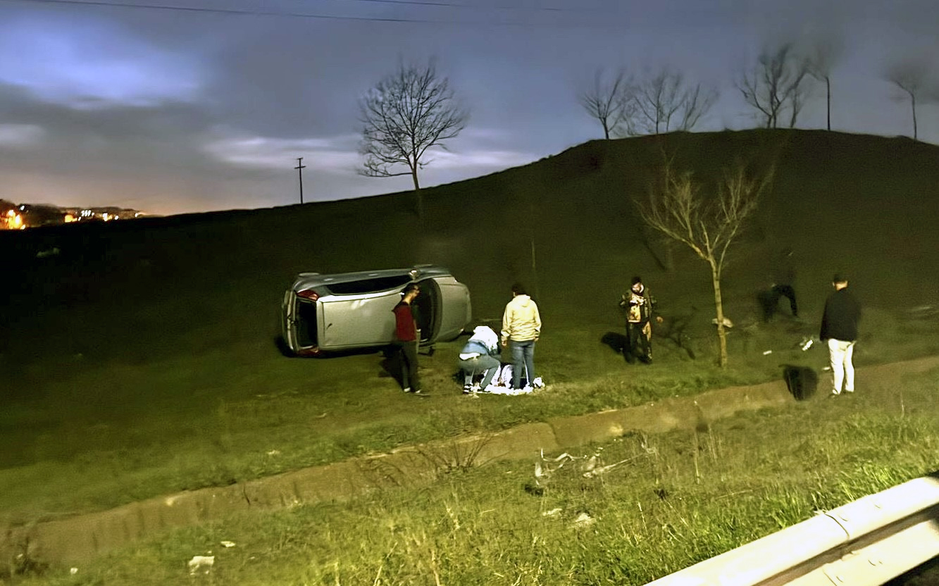 Sərxoş vəziyyətdə qəza törədib avtomobili aşırdı 