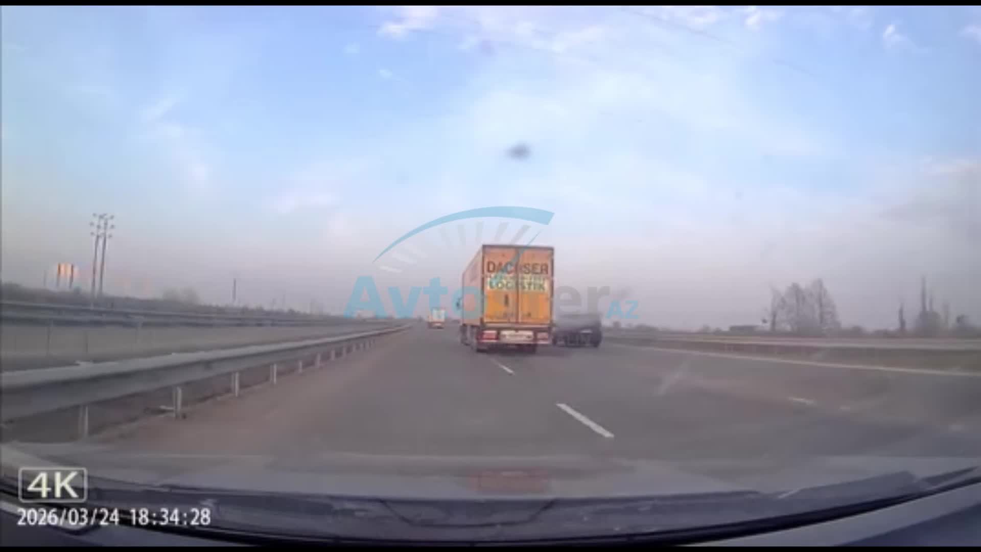 Qəfil manevr edən sürücü azyaşlı sərnişini qorxuya saldı