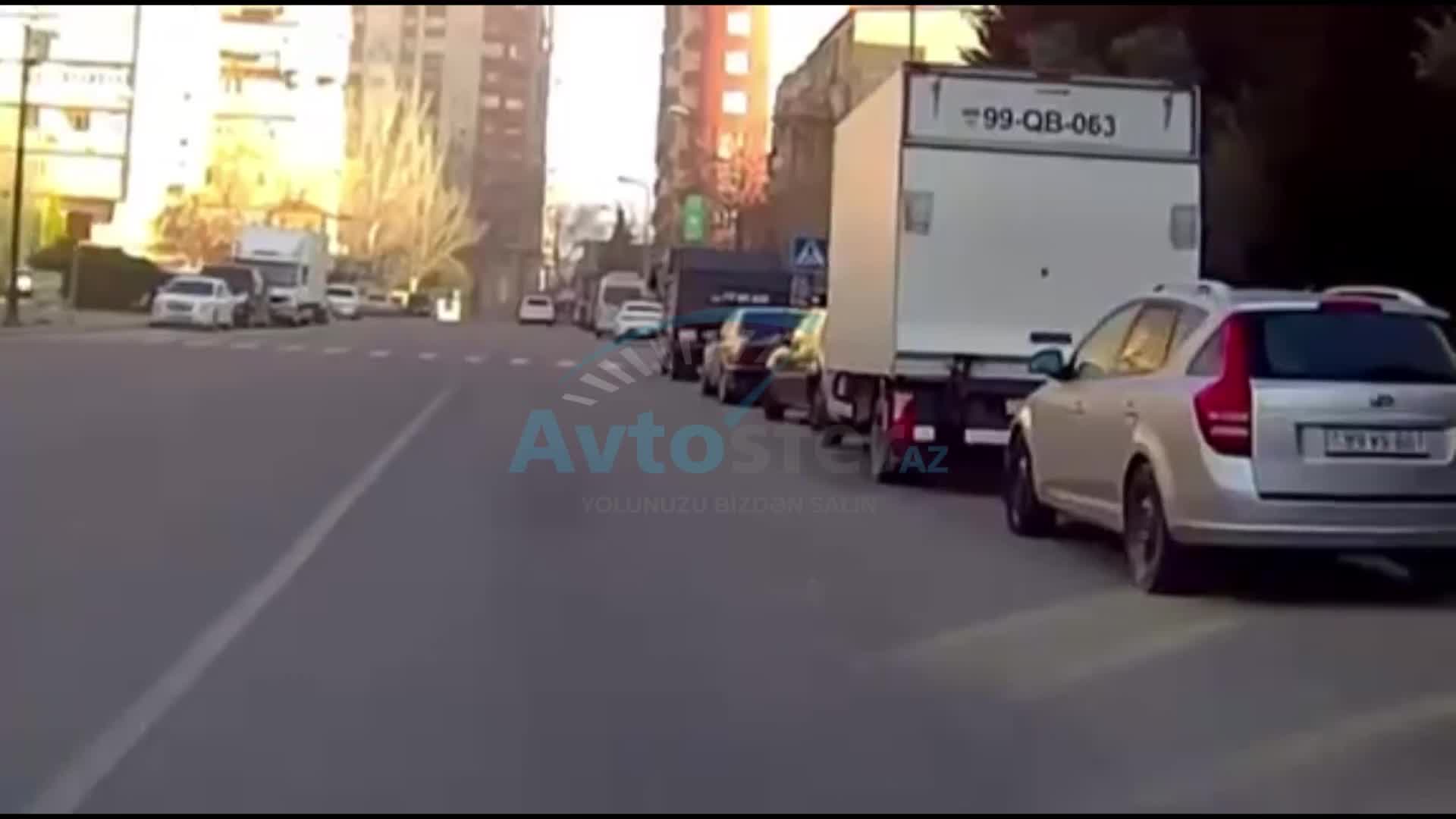 Keçidin qarşısını tutan yük maşını təhlükə yaratdı