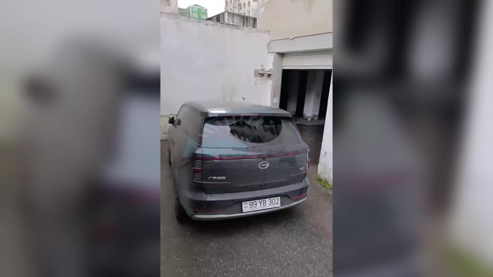 Yasamalda sürücü qarajın girişini bağladı 