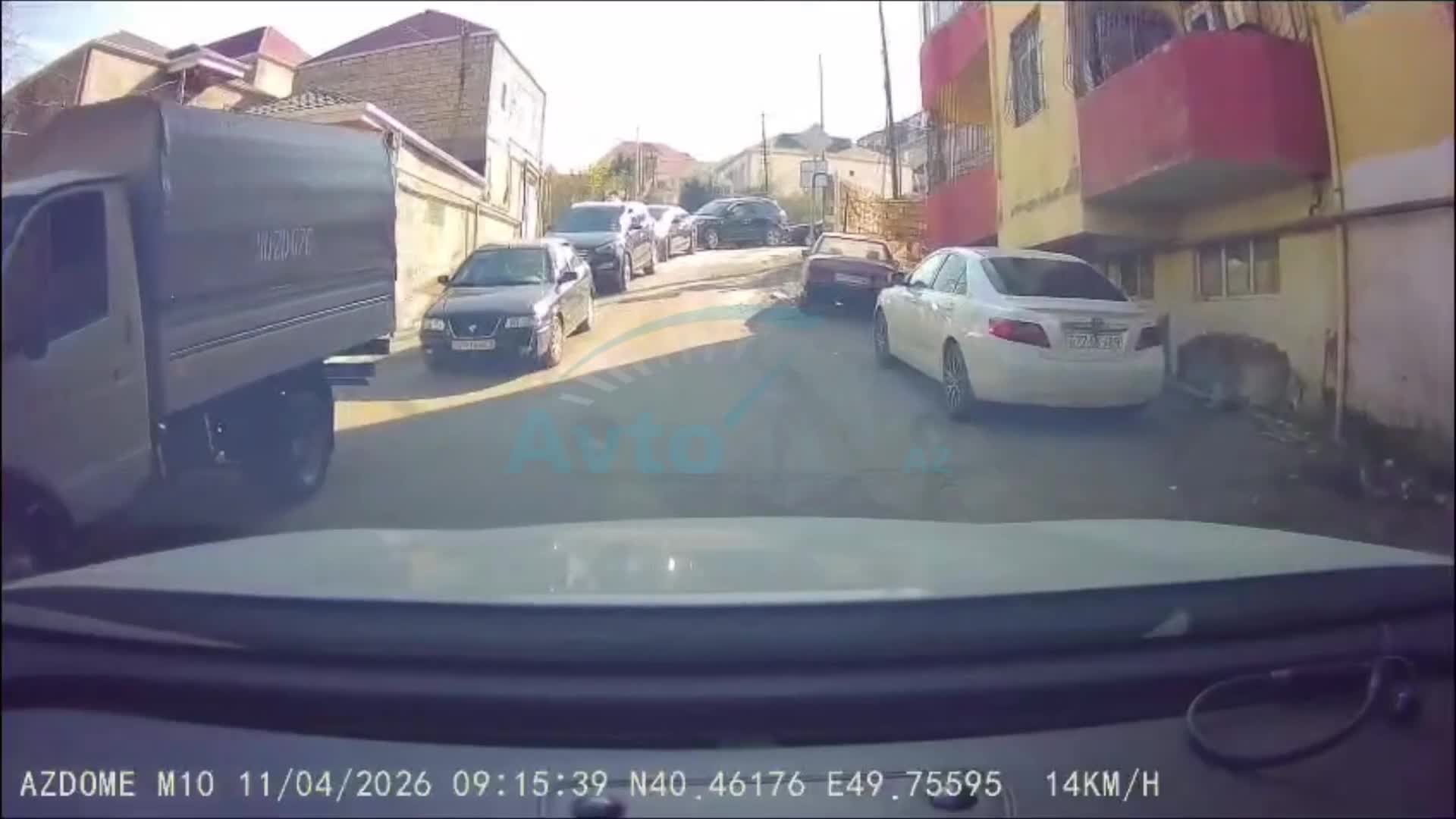 Qırmızı işıqdan yayınan sürücü əks yola çıxdı